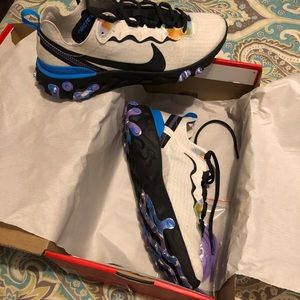 Women’s Nike element react 55